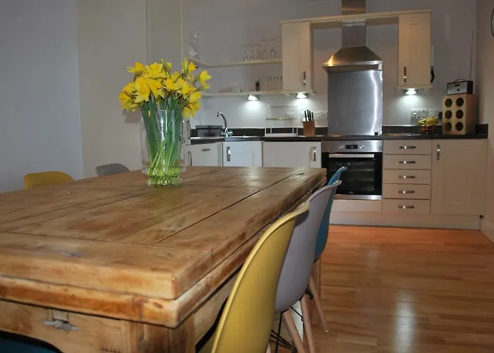 For The Shore, Fistral Beach Newquay - 2 Bed 2 Bath - Private Parking With Garage For 2 Vehicles