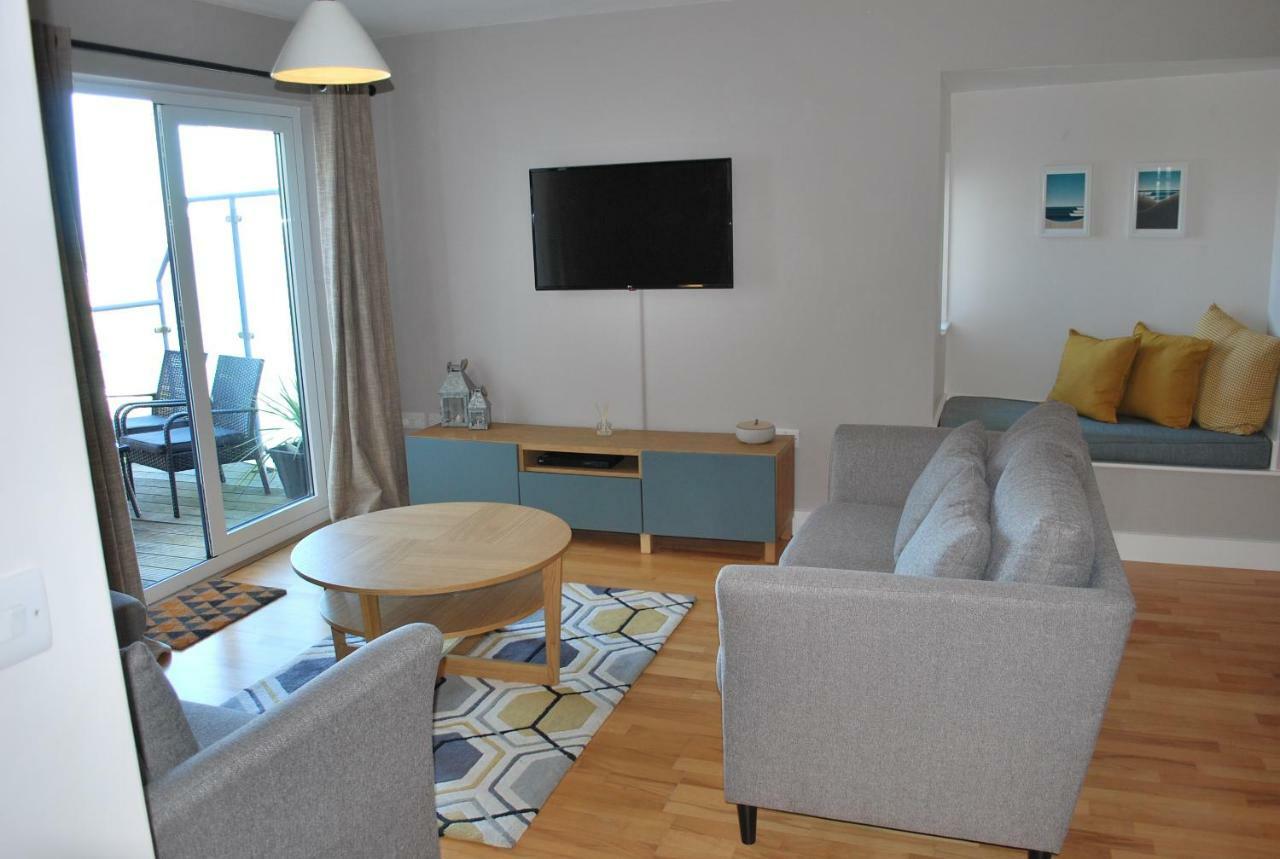 For The Shore, Fistral Newquay - 2 Bed 2 Bath - Private Parking With Garage For 2 Vehicles Apartment *